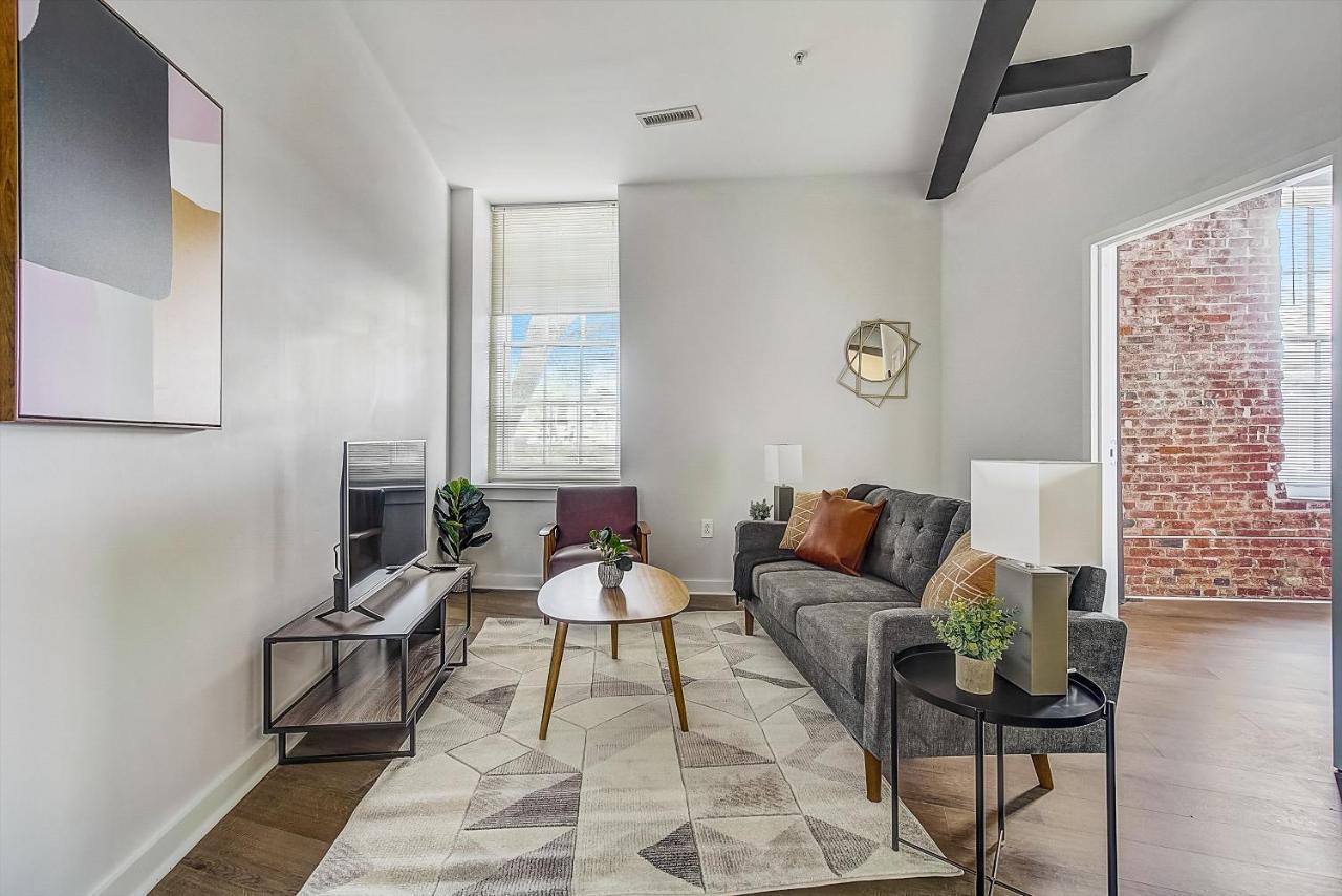 Frontdesk I Carriage Wheel Lofts Apts Philadelphiaアパートメント 部屋 写真