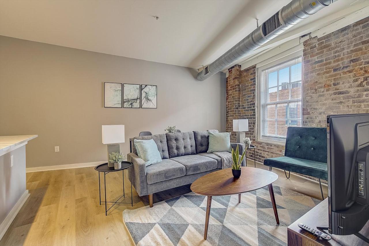 Frontdesk I Carriage Wheel Lofts Apts Philadelphiaアパートメント 部屋 写真