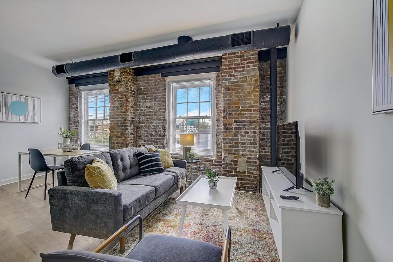 Frontdesk I Carriage Wheel Lofts Apts Philadelphiaアパートメント 部屋 写真