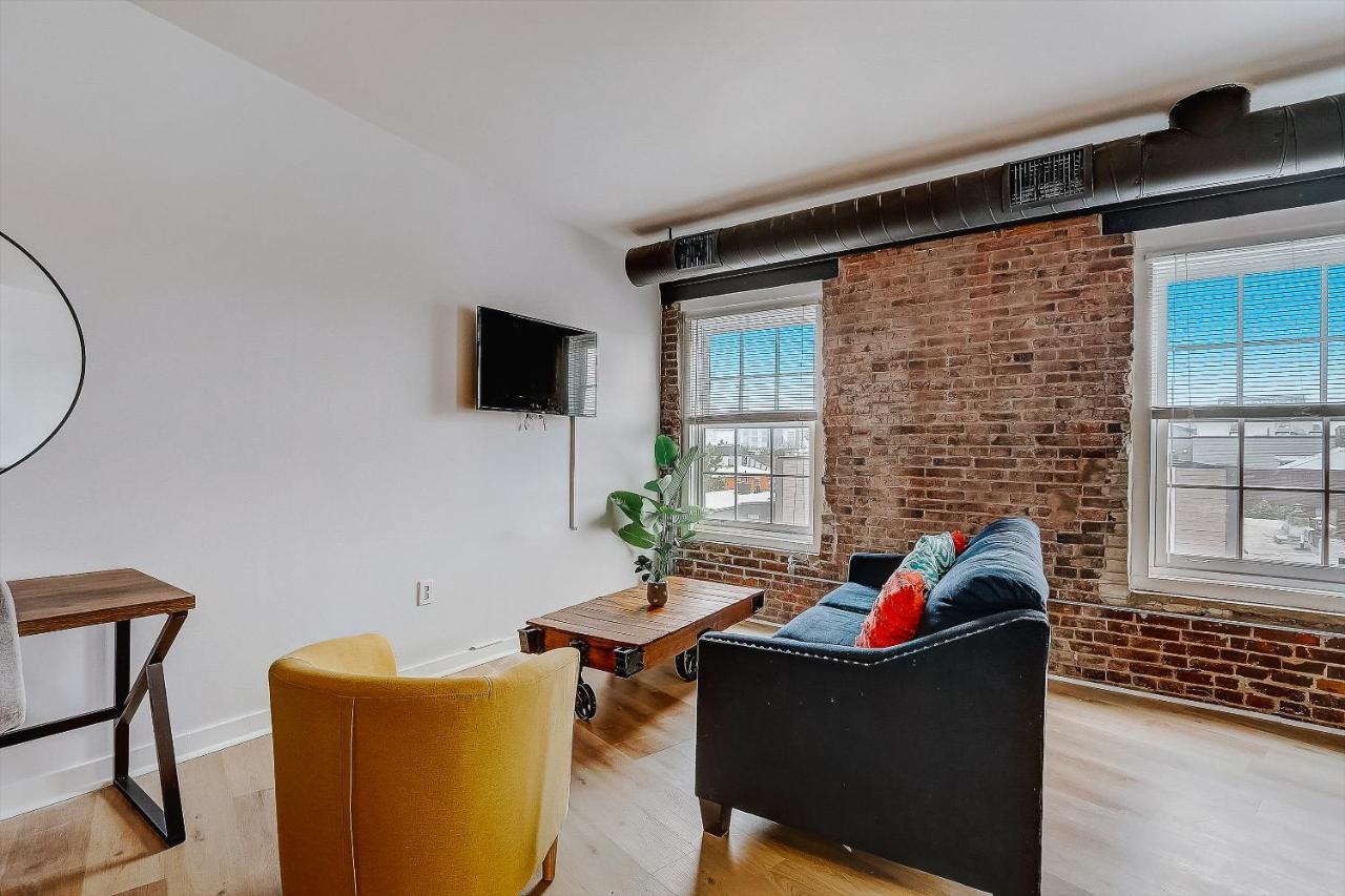 Frontdesk I Carriage Wheel Lofts Apts Philadelphiaアパートメント 部屋 写真